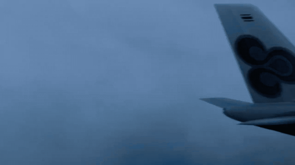 Анимация крушения. Обратите внимание, что на самом деле скала была наклонена под углом 70 градусов, а не отвесная.