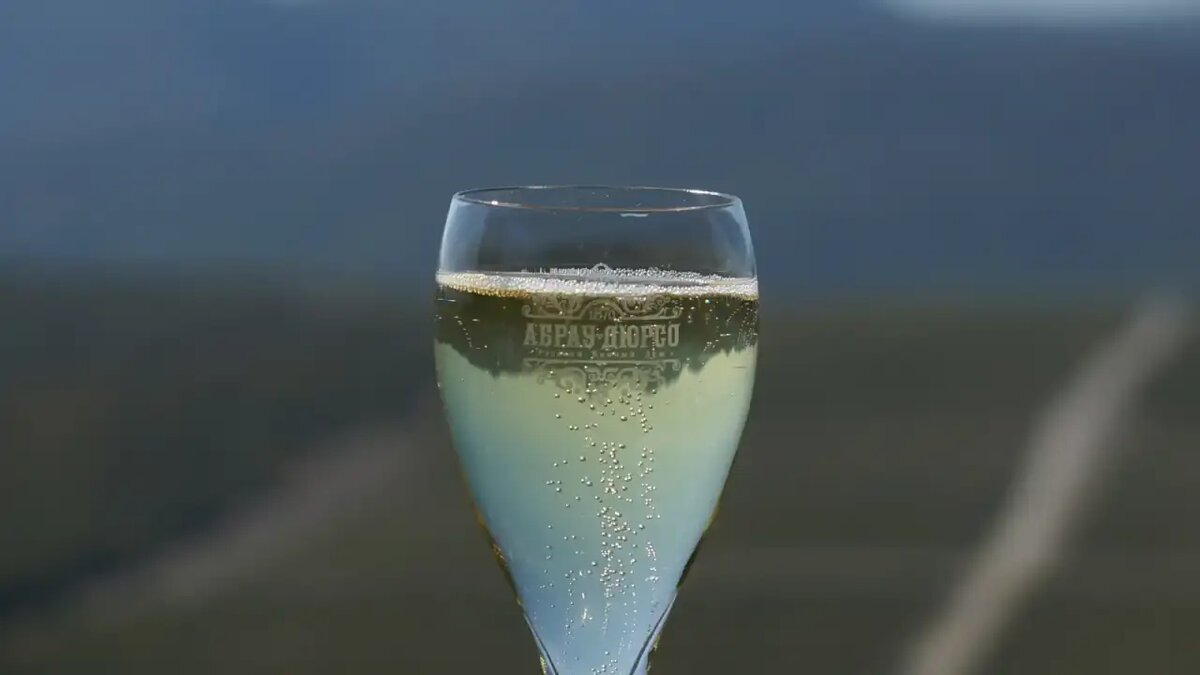    Игристое вино