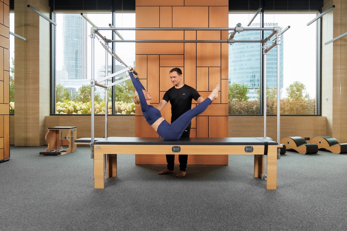 Индивидуальная тренировка по пилатесу на оборудовании в студии Pilates RCC