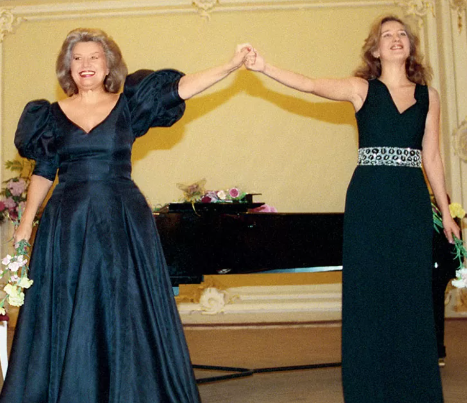 Фото: Е. Образцова с дочерью 