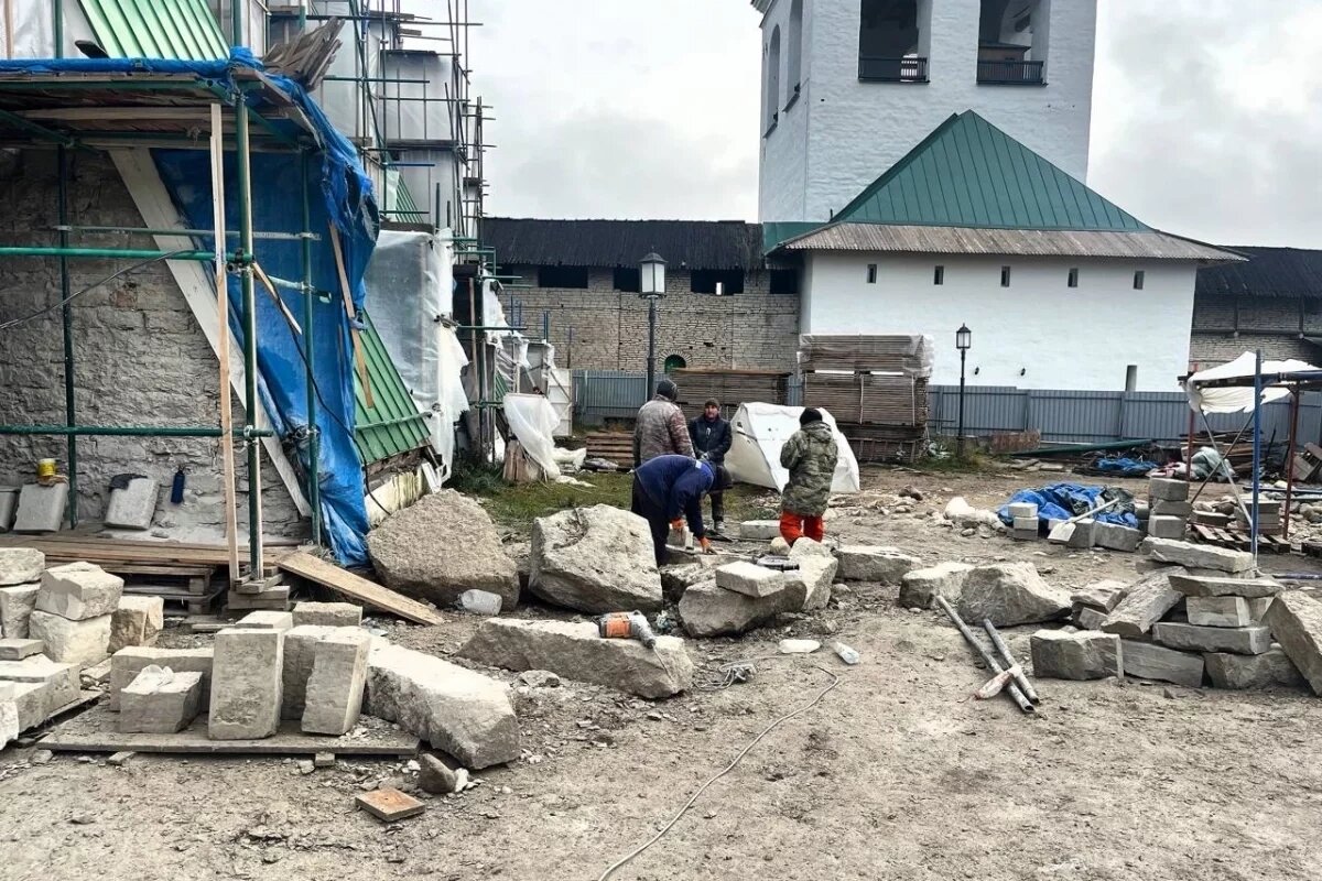    Отреставрировать фасады Троицкого собора Пскова планируют к лету 2026 года