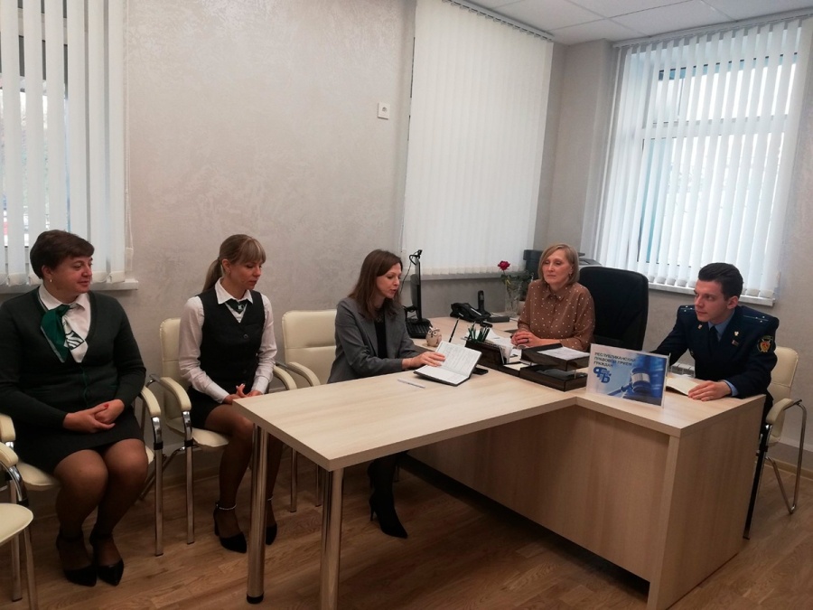     Особенности работы в выходные и гарантии при увольнении: копыляне получили ответы на волнующие вопросы