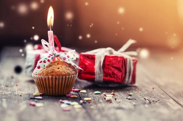    К чему снится День рождения?