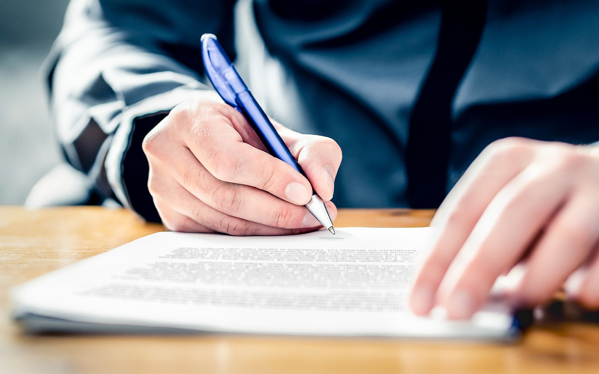 Tero Vesalainen / Shutterstock / FOTODOM📷Жалоба составляется в свободной форме или по образцу ведомства/организации, которые выписали постановление об административном правонарушении