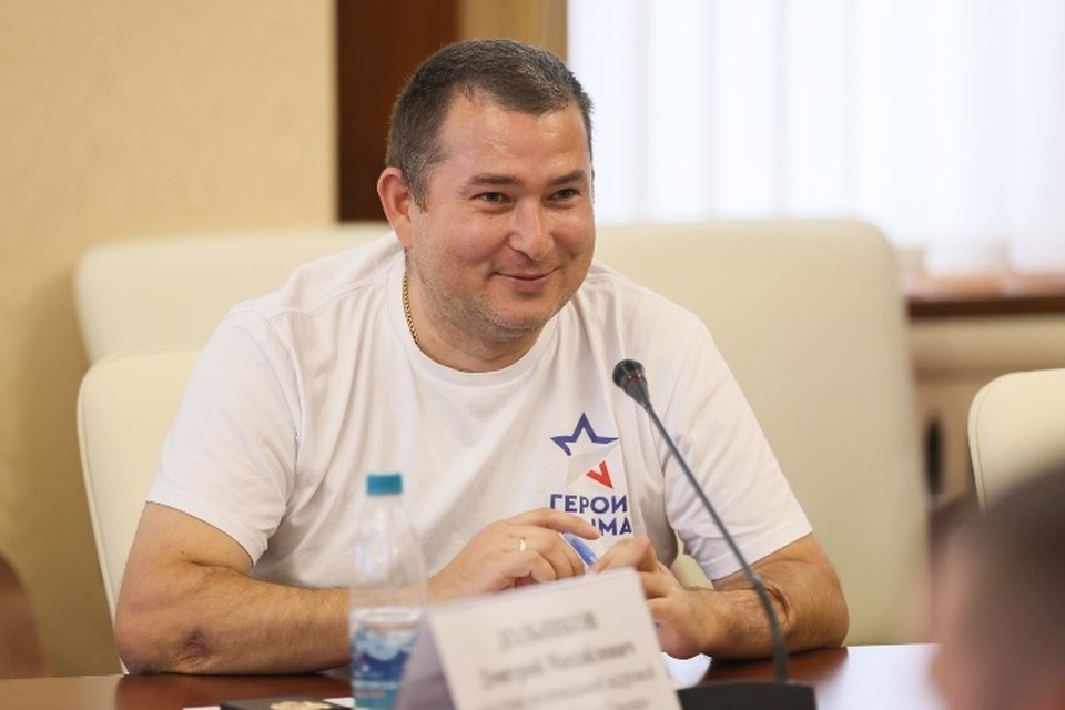    Дмитрий Дольников участвует в кадровой программе «Герои Крыма». Фото: Сергей Аксенов/Vk