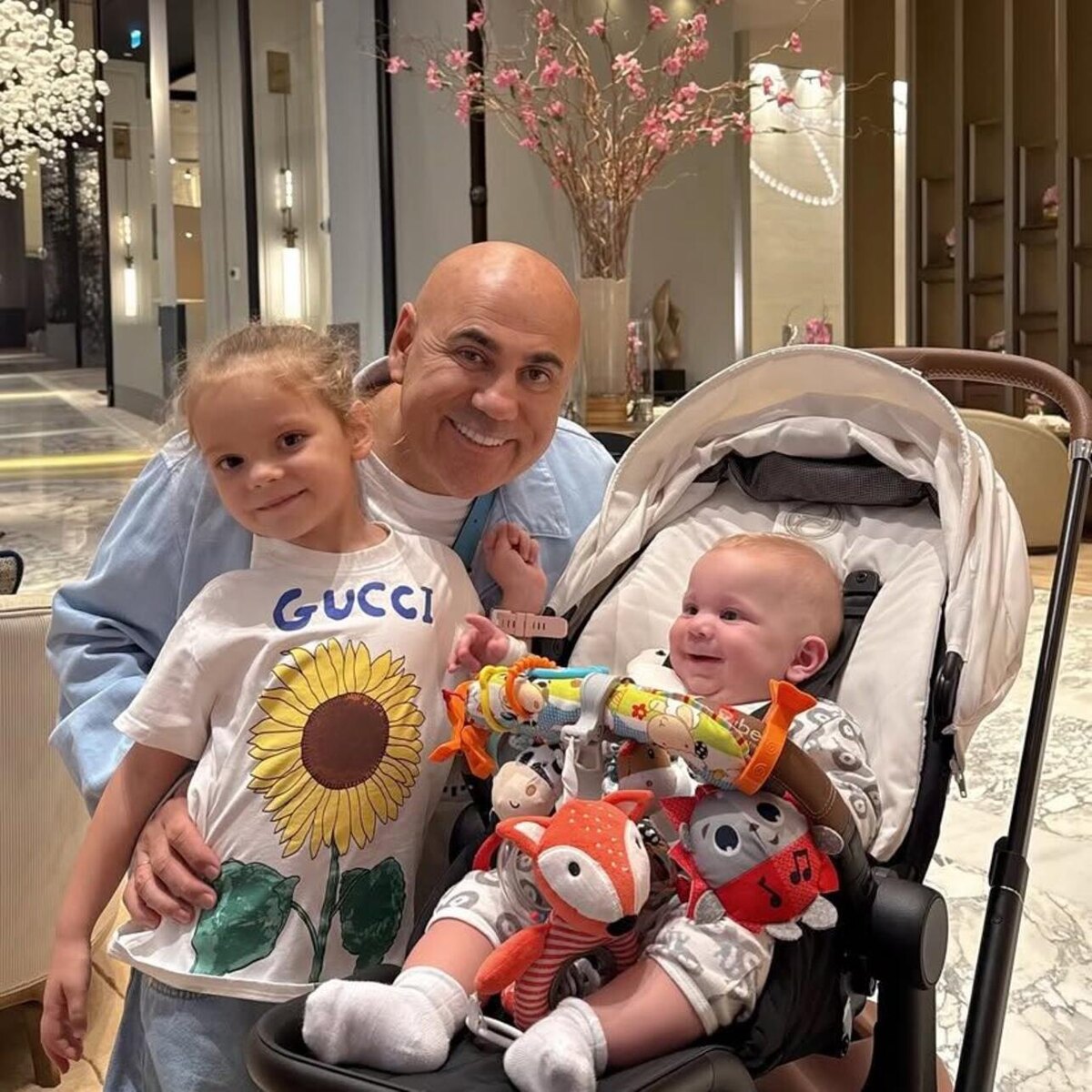    Иосиф Пригожин с внуками Валерии Соцсети