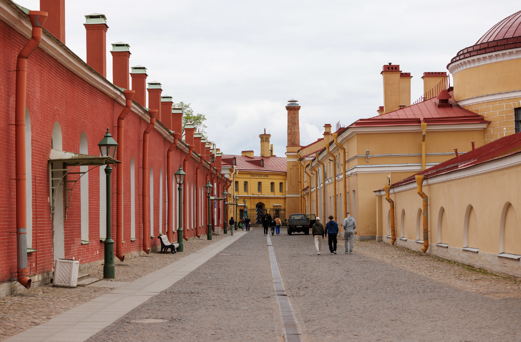 Источник: https://spb.bbus.ru/articles/top-50-dostoprimechatelnostej-sankt-peterburga