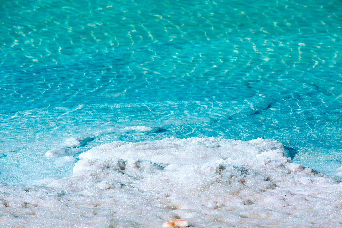 Nataliya Nazarova / Shutterstock / FOTODOM📷Соленость морской воды — результат природных процессов и особенностей географического расположения