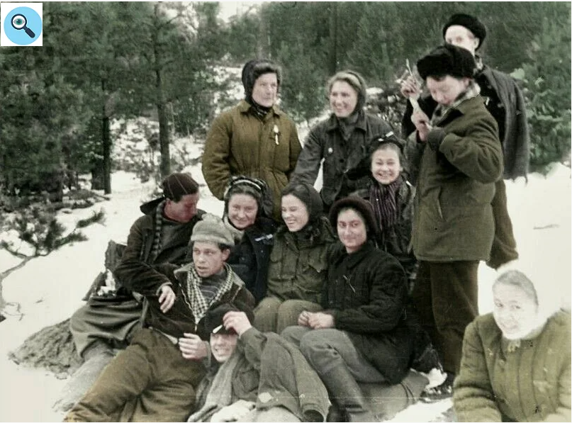 Фото туристов тех лет и в том числе из группы Дятлова