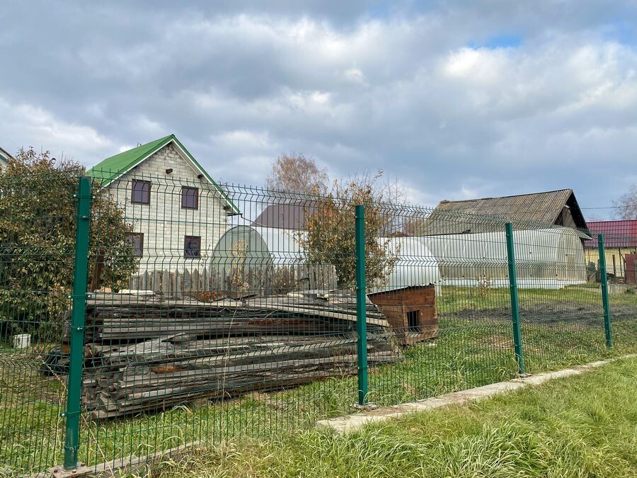    Частный дом, где проживала семья Усольцевых, в поселке Тартат / Источник: © Дмитрий Афанасьев/NEWS.ru/ТАСС