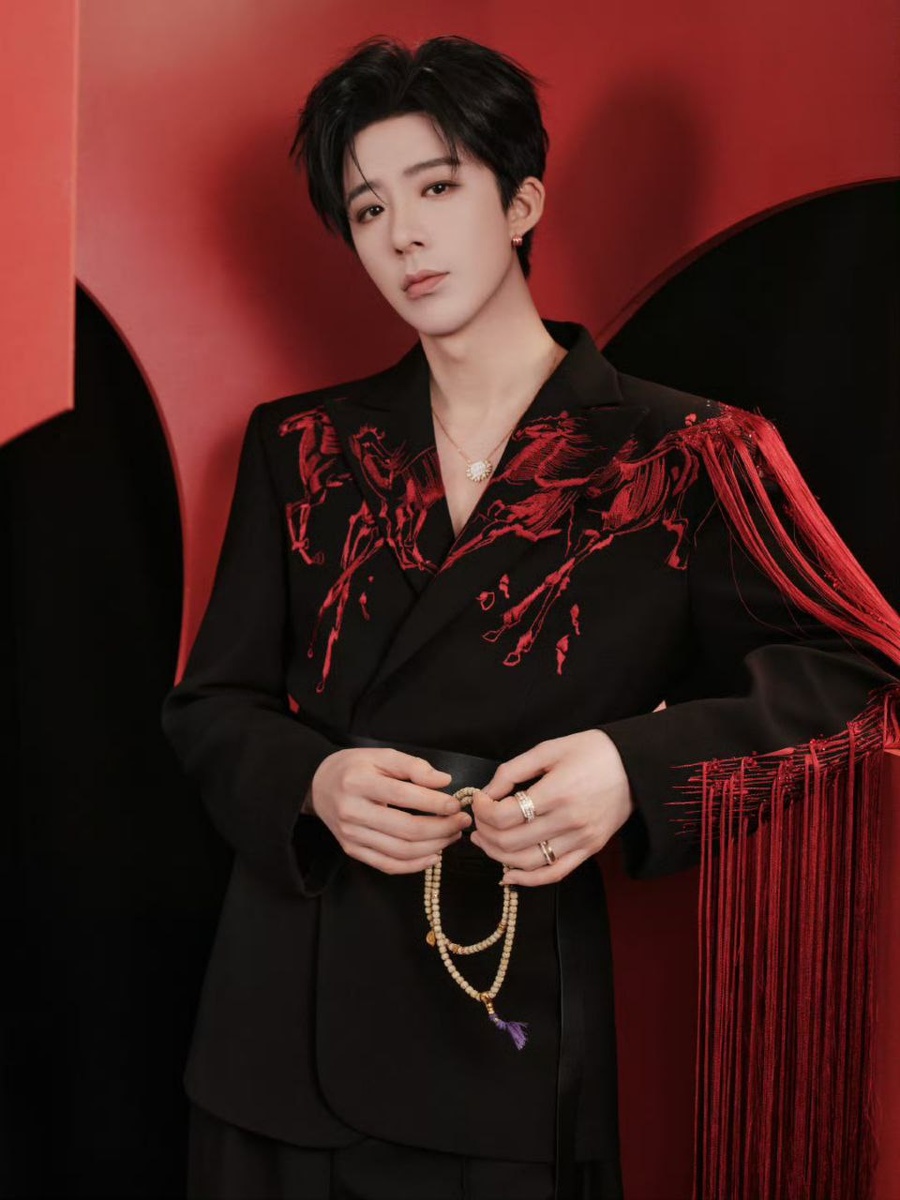 Ещё один потрясающий образ Лю Юйнина...