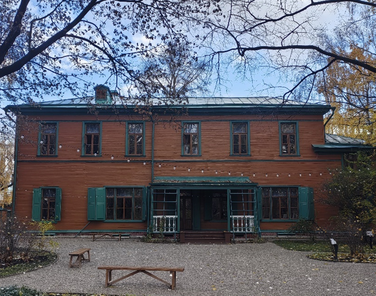 Дом-музей Л.Н. Толстого в Хамовниках. Осень 2025 г. (фото автора)