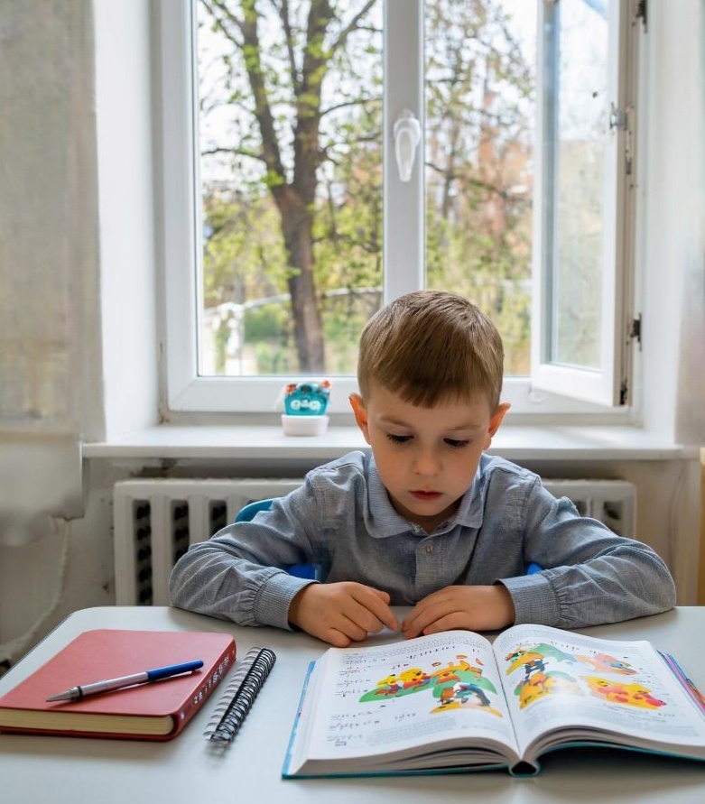 Создано с применением ИИ