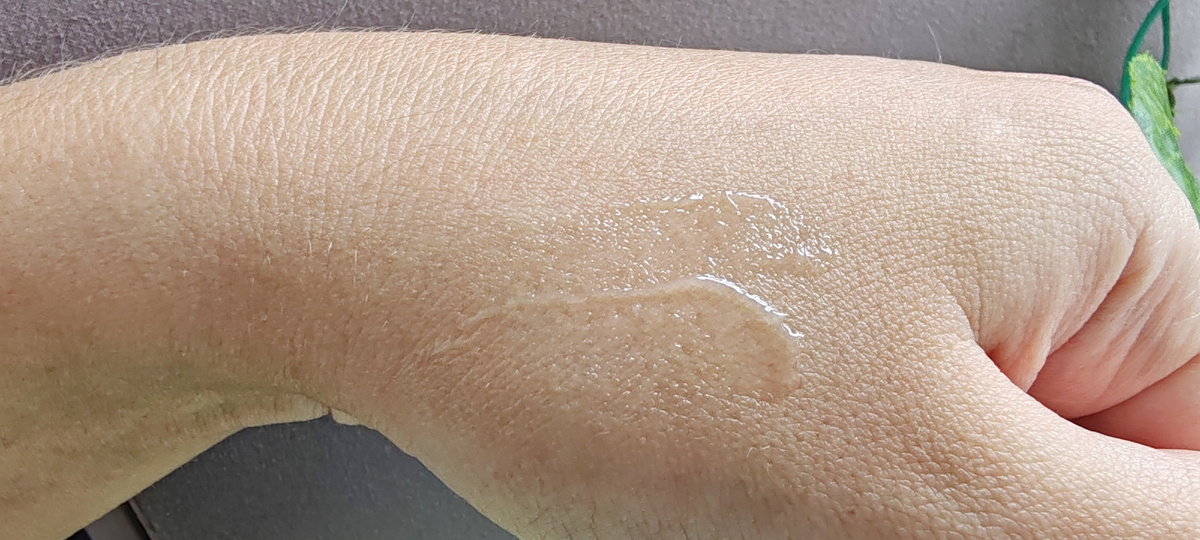 Бальзам прозрачный, немного жирный по консистенции 