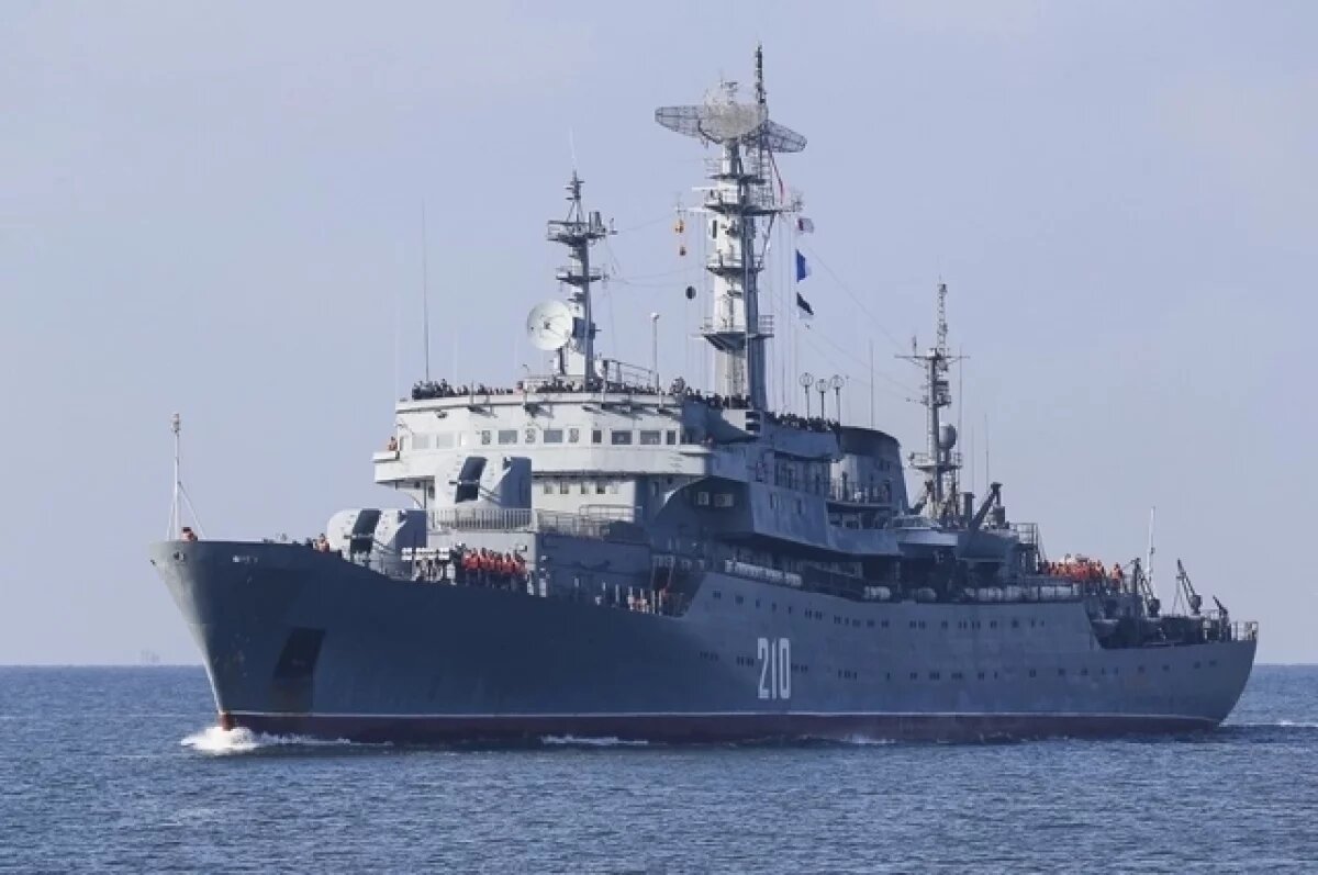    Корабль Балтфлота «Смольный» вернулся в Балтийск после дальнего похода