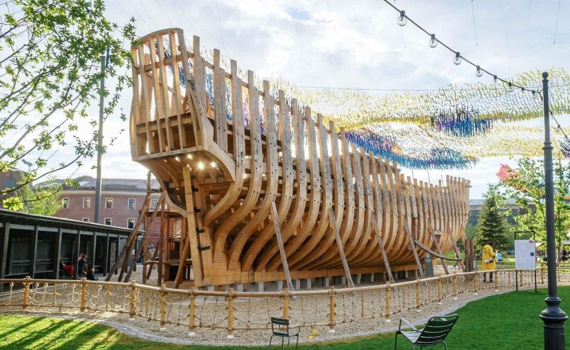 Источник: https://pn.ru/company/journal/neobychnye-igrovye-ploschadki-peterburga