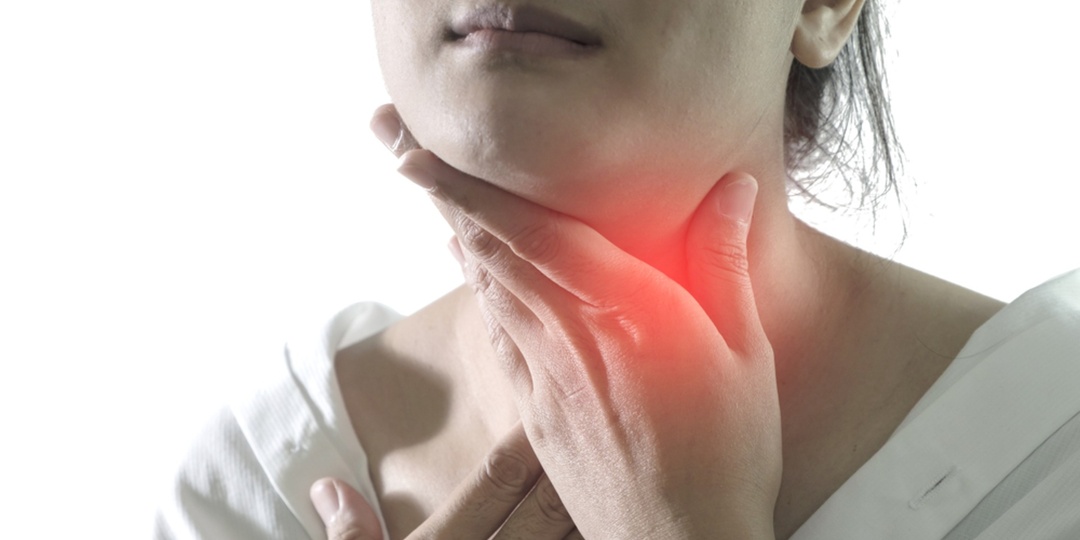 Почему в горле постоянно скапливается слизь — и что с этим делать?