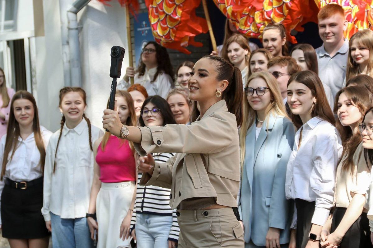    Бузова заявила, что никакого отношения к публикациям с конкурсом не имеет