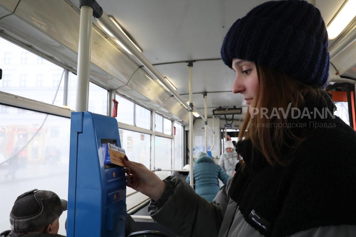    С ноября по январь нижегородцы смогут приобрести транспортные карты или установить приложение для оплаты проезда