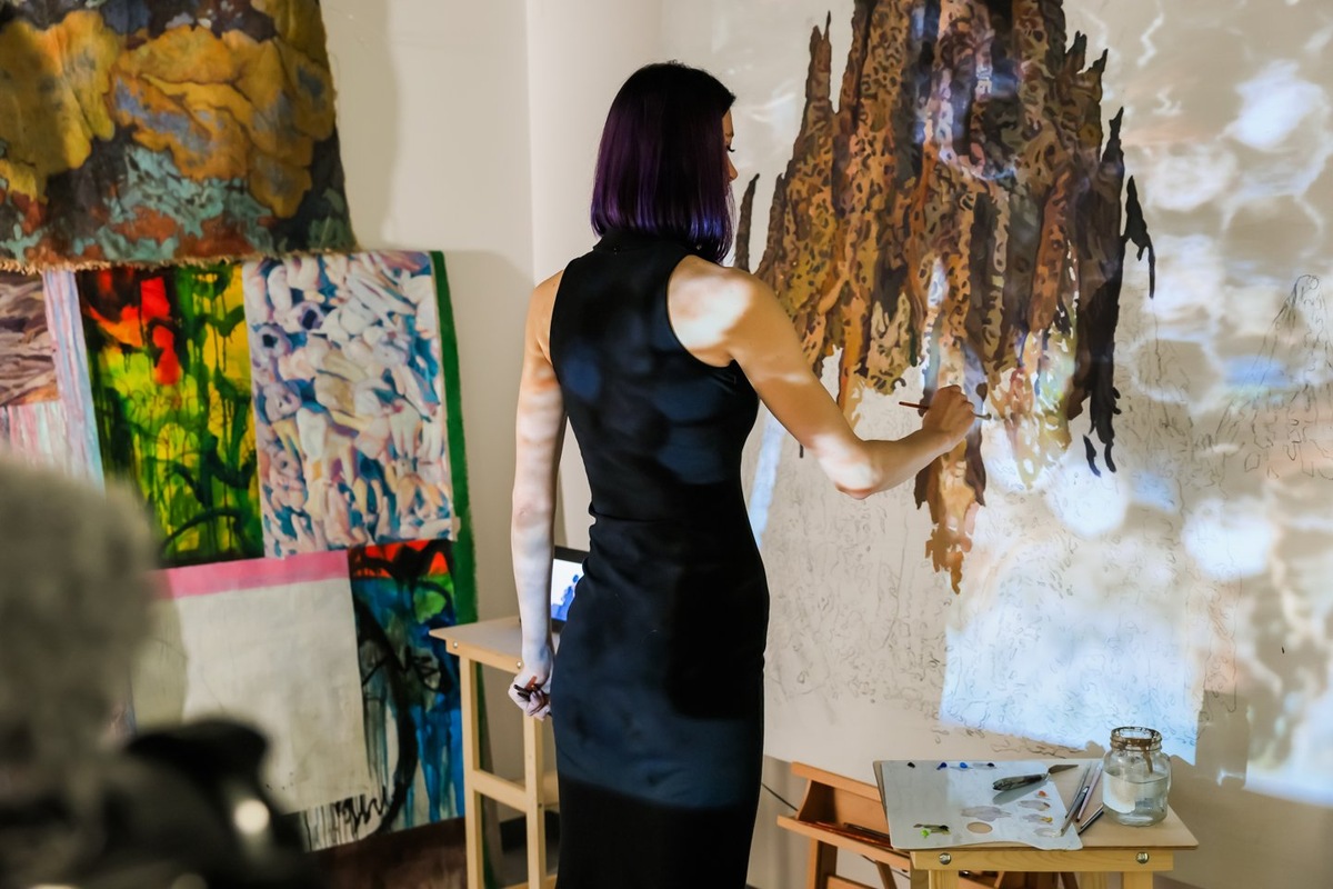 Источник: https://artvesti.ru/news/2025/05/28/v-moskve-otkrylis-besplatnye-masterskie-dlya-stolichnyh-hudozhnikov/