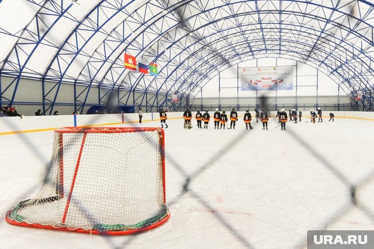     В городе несколько лет не могут построить крытый хоккейный корт