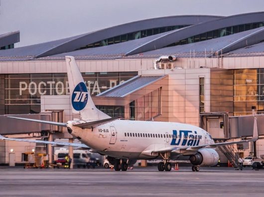    Авиалайнер Boeing 737-500 авиакомпании UTair на перроне аэропорта Платов //Фото: Михаил Кругликов