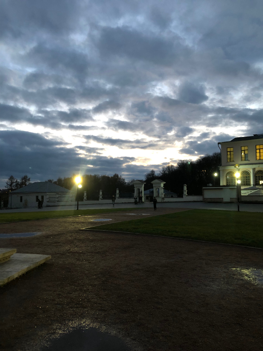 Усадьба в сумерках (фото автора)