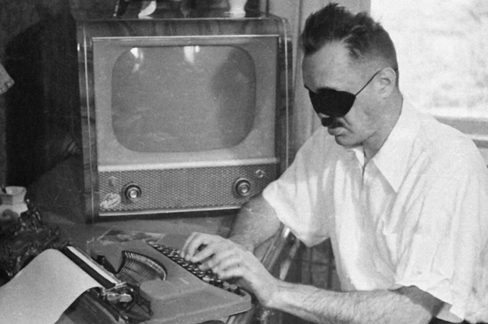 Источник: Эдуард Асадов. 1960 г. Фото: РИА Новости/ В. Гайкин