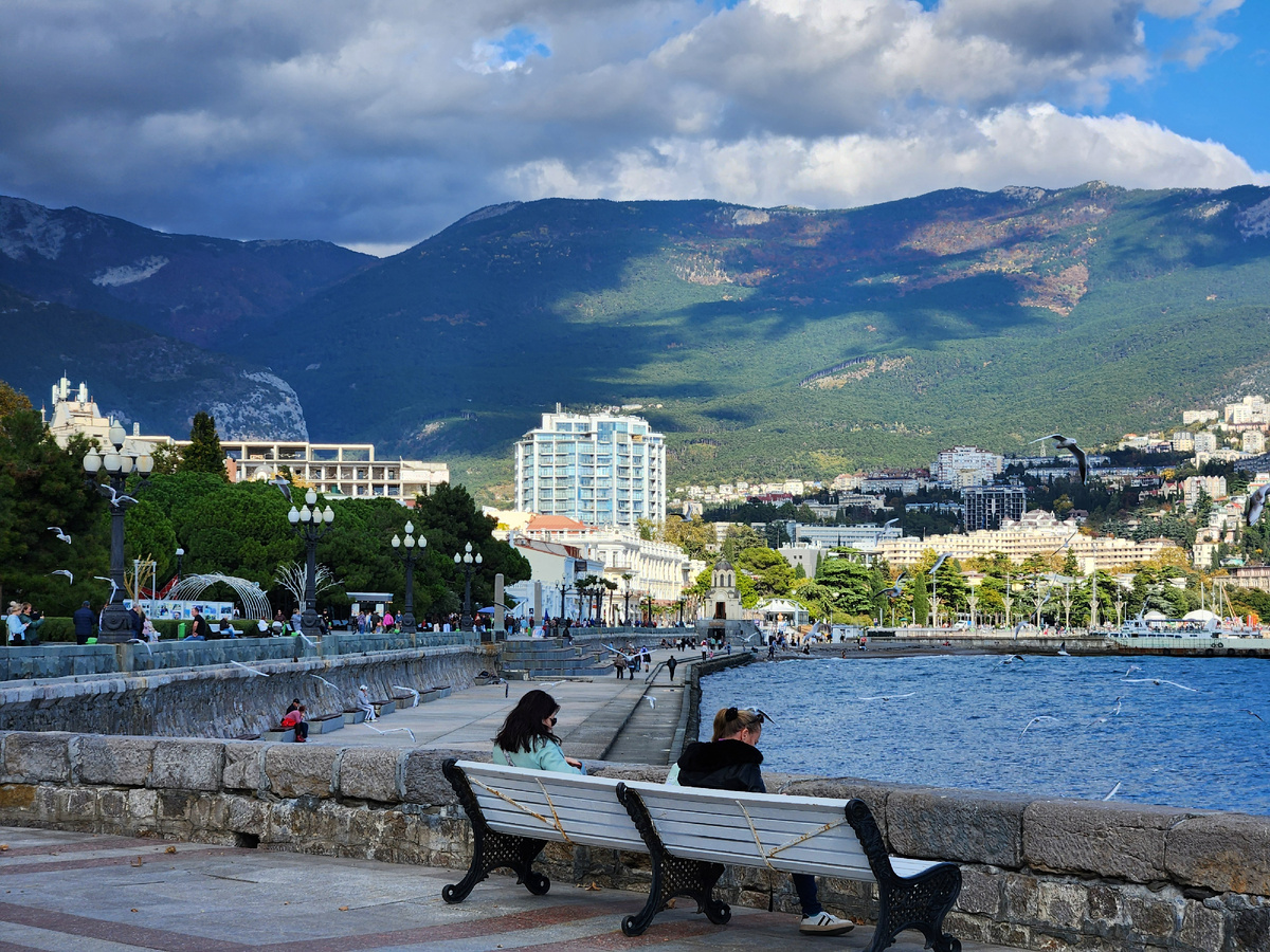 Ялтинские горы. Красивый вид на набережной