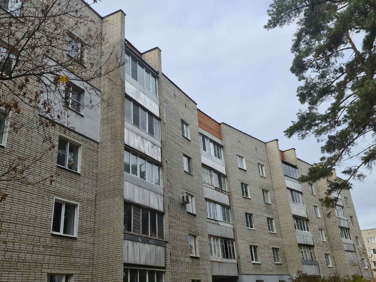 Вот такие они серые домишки стоят