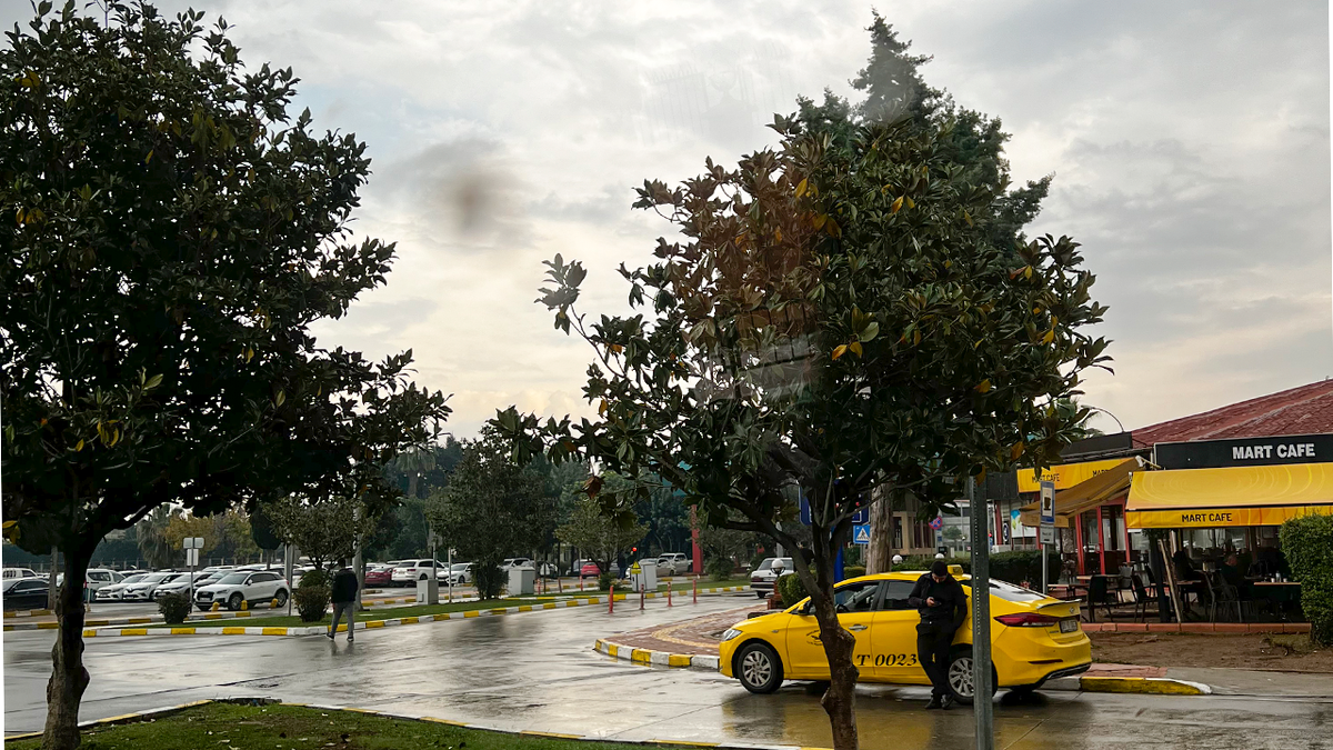 Сейчас все пассажирские перевозки перенесены на новый аэропорт Чукурова (Çukurova International Airport), который находится примерно в 50 км от Аданы.