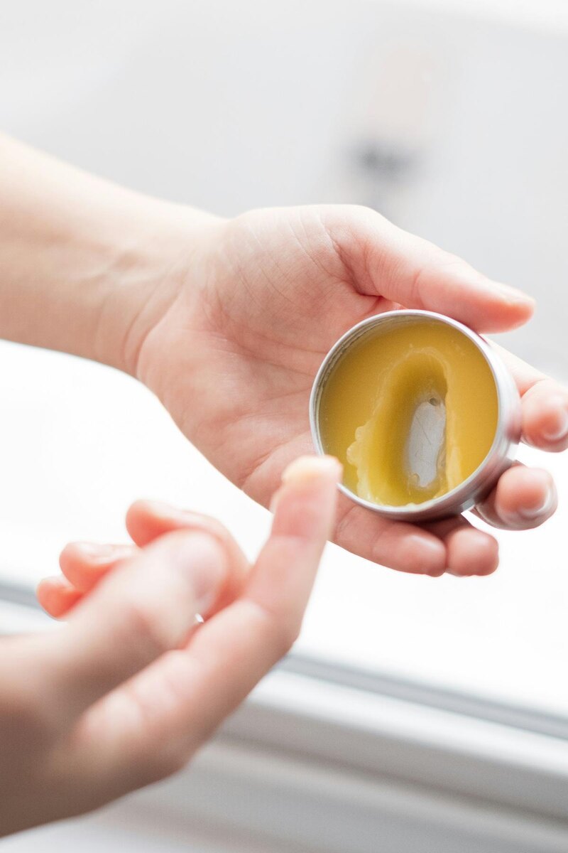 Sara Scarpa / Unsplash📷Формула бальзама для губ должна быть не только приятной в использовании, но и функциональной