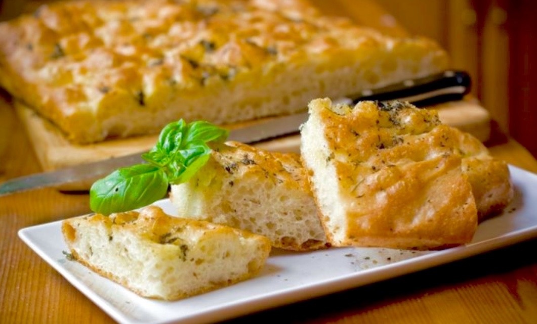 Лигурийская фокачча Фугаса алла Дженовезе.