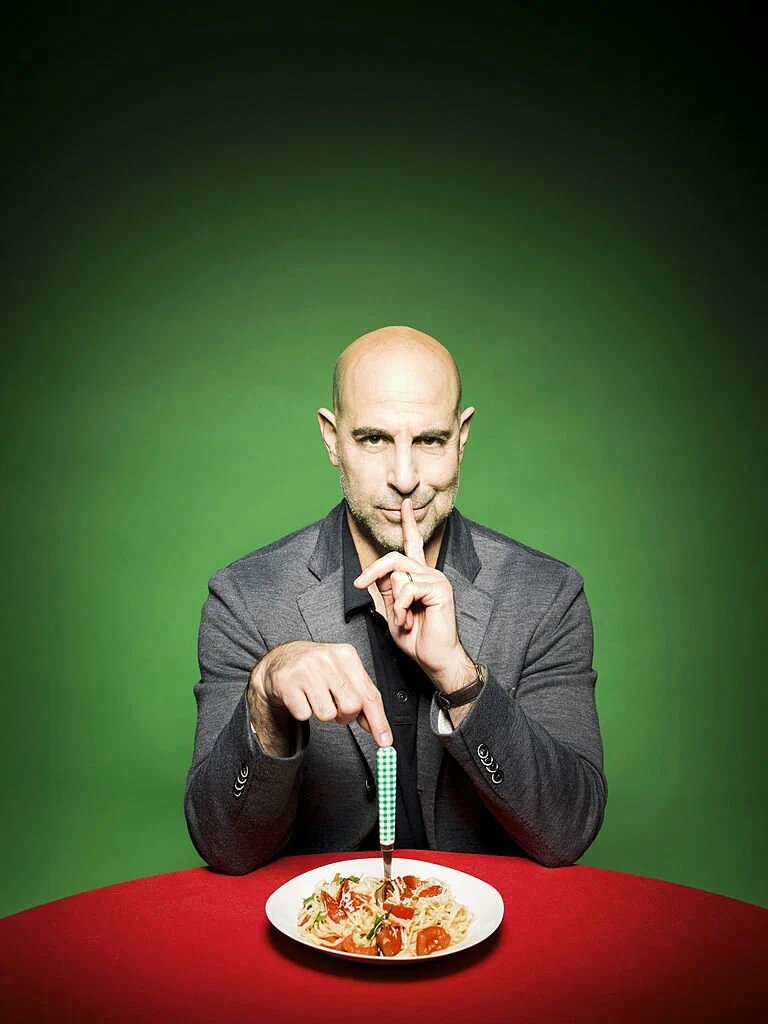 Стэнли Туччи, американский актер театра, кино, телевидения и озвучивания, кинорежиссер, сценарист, продюсер и писатель. Родился 11 ноября 1960 года 