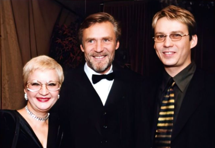 Александр с женой и сыном