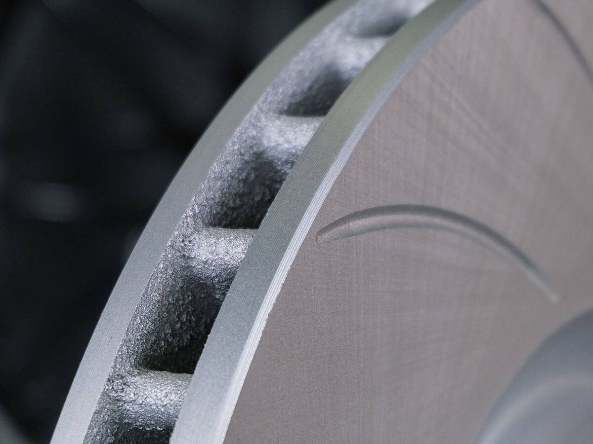 Вентиляция и насечки на тормозном диске