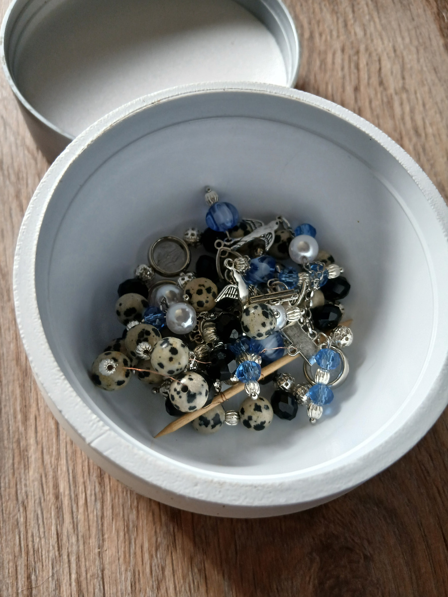 Бусы и серьги из яшмы и мой новый проект с ласточками))