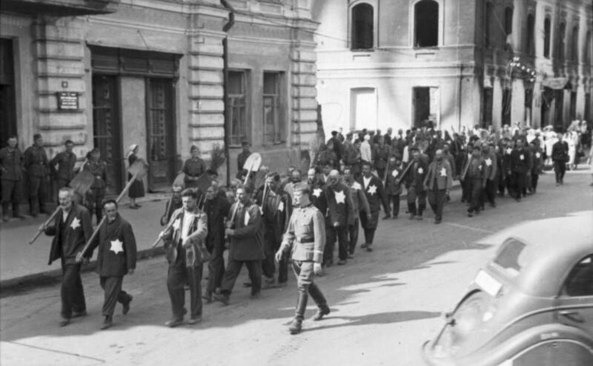 Евреи на принудительных работах в Могилевском гетто. Июль 1941 г. Фотограф Рудольф Кесслер. Бундесрахив (©).