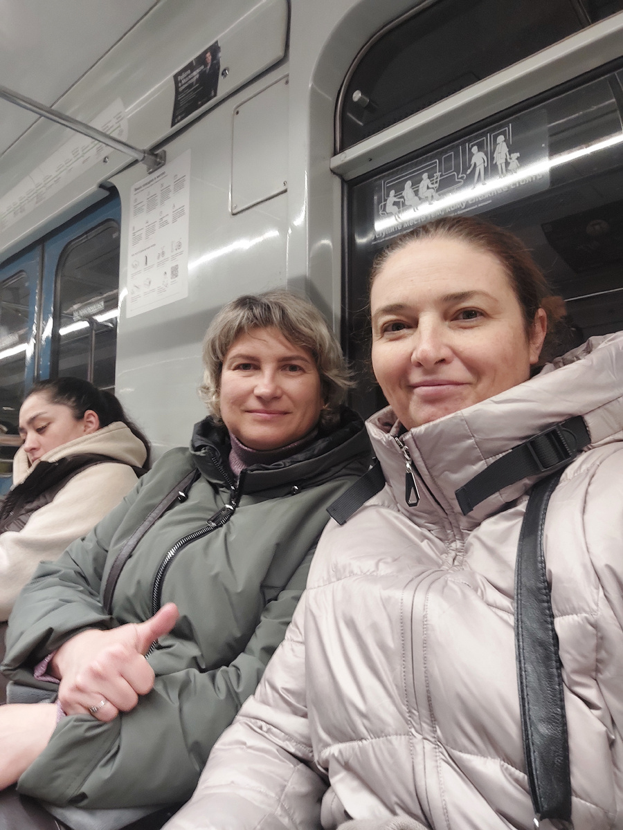 Едем в театр.