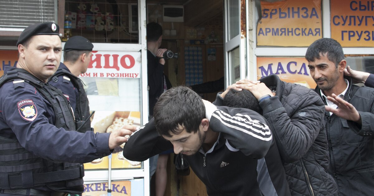 Налет на контрафакт: в пригороде Новосибирска изъяли партию подпольного табака и алкоголя у иностранцев