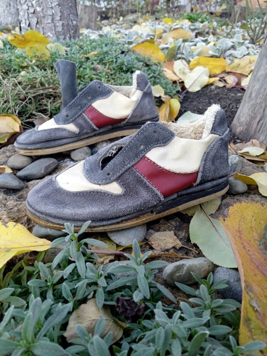 Собственное фото автора от 30 октября 2025 г. Кроссовки сына.