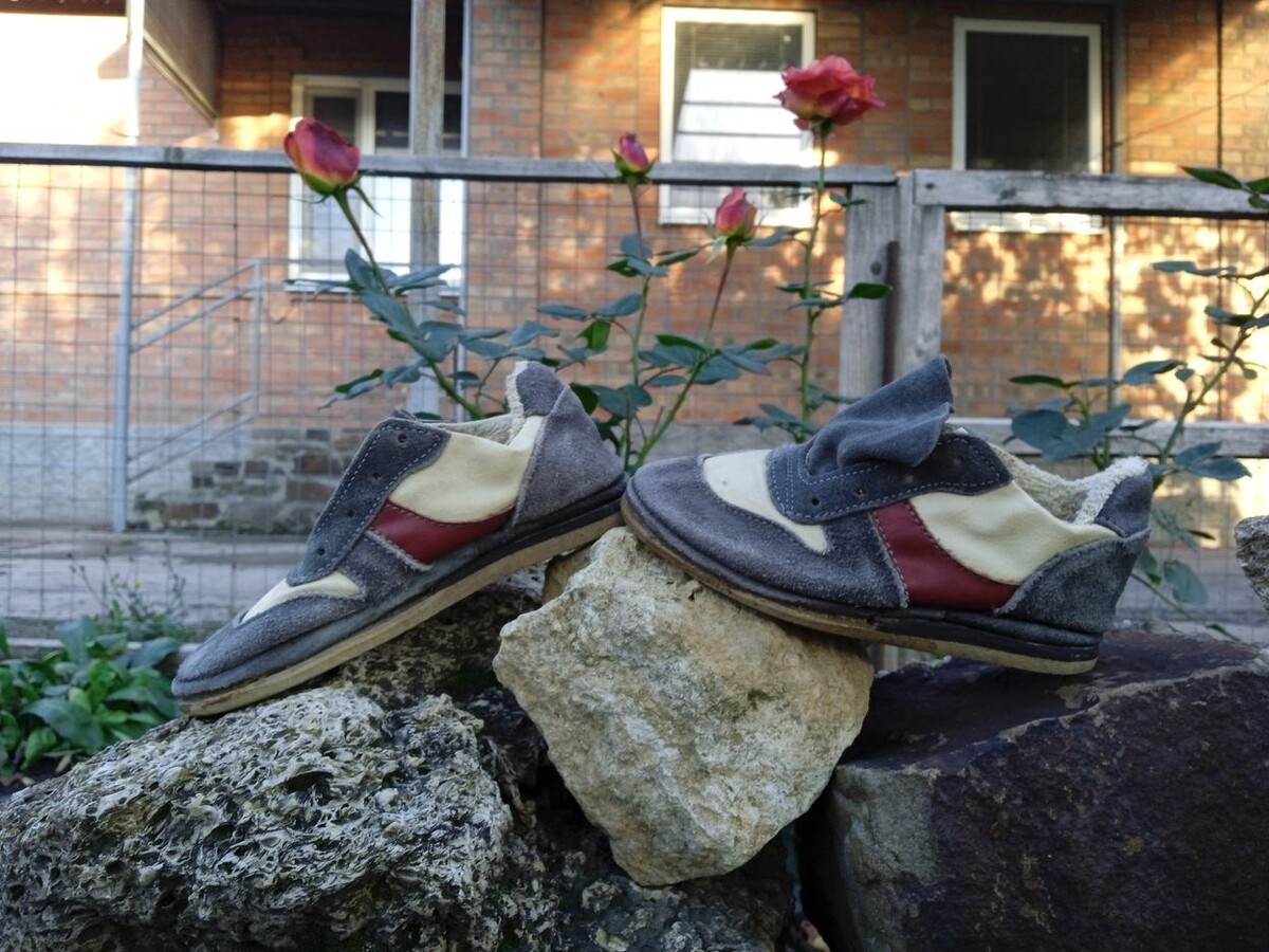 Собственное фото автора от 30 октября 2025 г. Кроссовки сына.