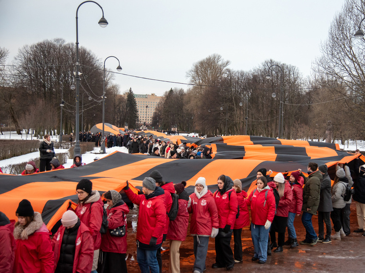     Петербургская молодежь всегда принимает активное участие в патриотических мероприятиях. Фото: «Волонтерская рота»