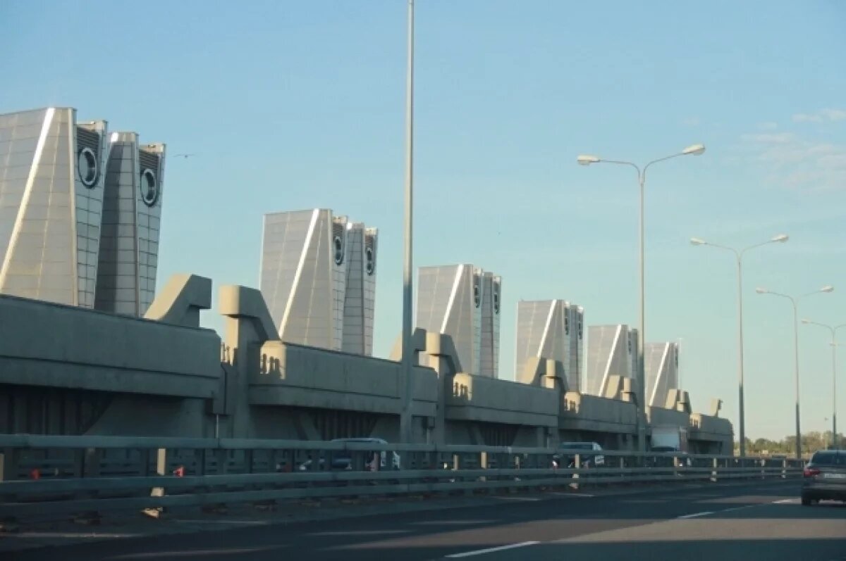    Водителей предупредили о сильном тумане на дамбе Петербурга