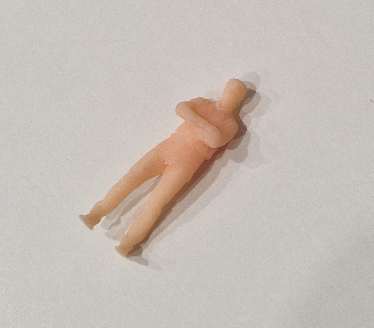 "Фигурка мужчина руки на груди" (неокрашенная)