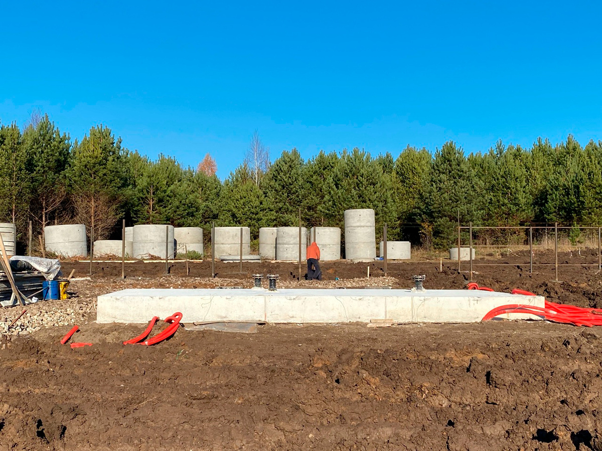 Здесь будут установлены резервуары для воды, которые будут накапливать воду и отправлять ее в населённый пункт