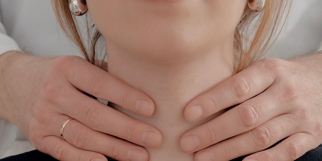 Женская тревожность: когда дело не в характере, а в щитовидке