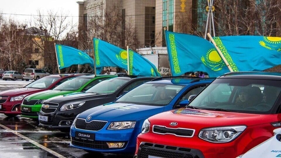 ФТС требует миллионы с покупателей авто из Казахстана. Фото: 1MI
