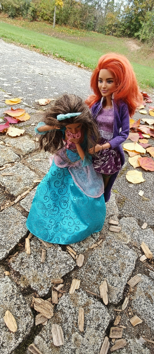 2020 Fashionistas #141 Barbie GHW55 mold violett and 2021 Barbie Looks GTD89, Model #1