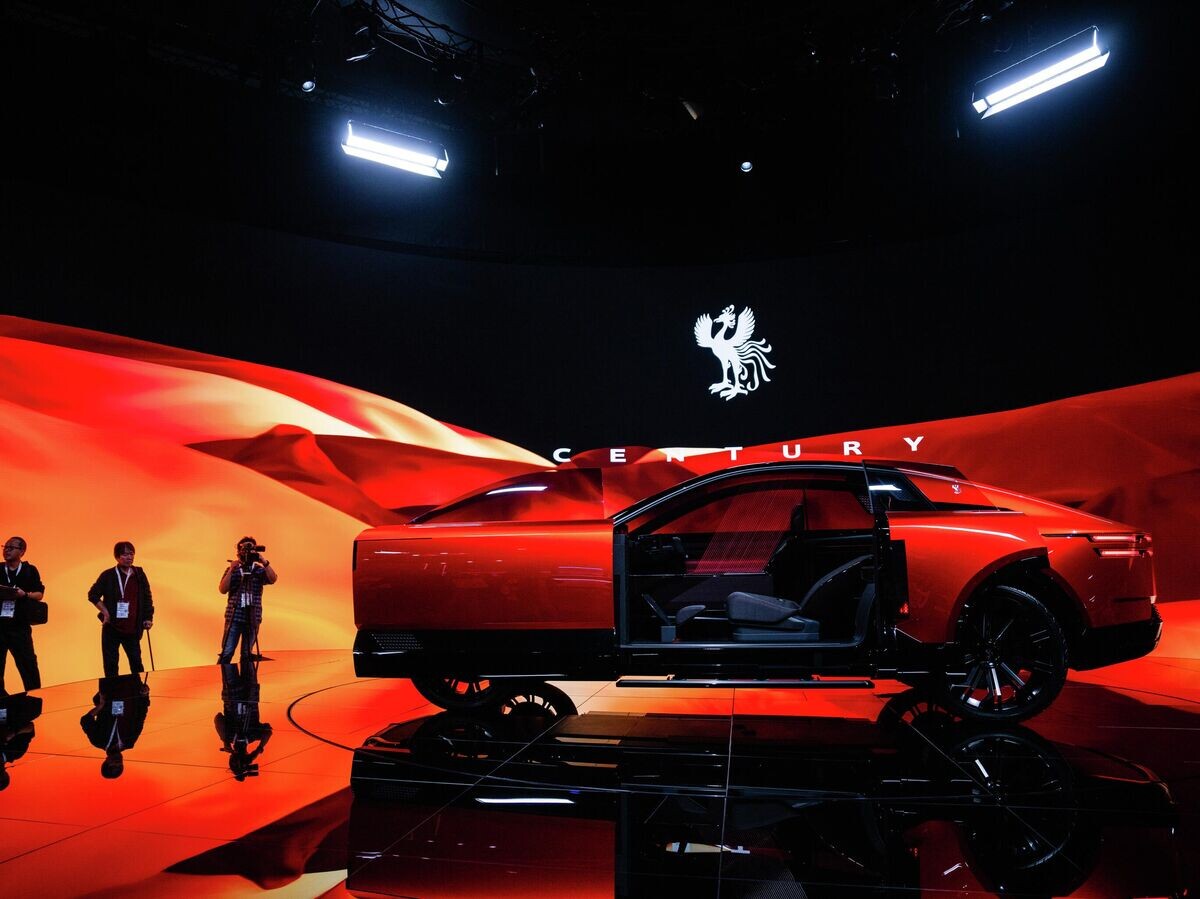    Автосалон Japan Mobility Show в Токио© AP Photo / Louise Delmotte